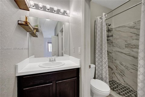 Townhouse in Lauderdale Lakes, Florida 2 bedrooms, 102.56 sq.m. № 2064495 - photo 9