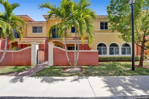 Townhouse in Lauderdale Lakes, Florida 2 bedrooms, 102.56 sq.m. № 2064495