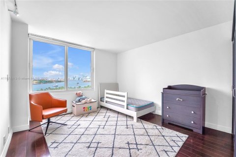 Condo in Miami Beach, Florida, 2 bedrooms  № 1927288 - photo 27