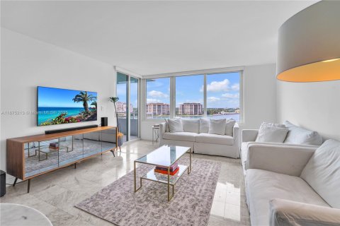 Condo in Miami Beach, Florida, 2 bedrooms  № 1927288 - photo 12