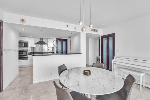 Condo in Miami Beach, Florida, 2 bedrooms  № 1927288 - photo 18