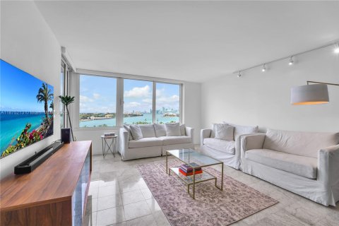 Condo in Miami Beach, Florida, 2 bedrooms  № 1927288 - photo 11