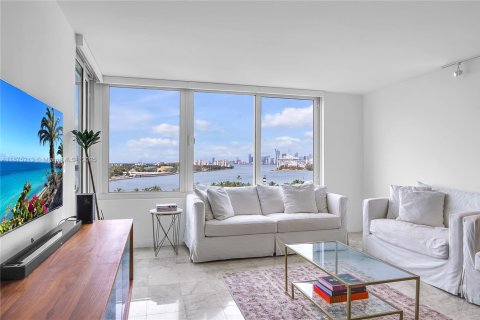 Condo in Miami Beach, Florida, 2 bedrooms  № 1927288 - photo 10