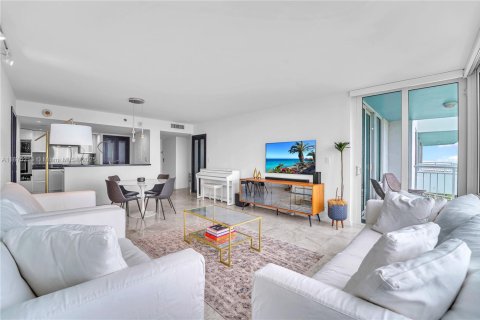 Condo in Miami Beach, Florida, 2 bedrooms  № 1927288 - photo 14