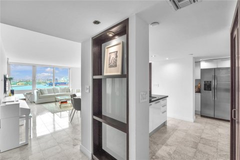 Condo in Miami Beach, Florida, 2 bedrooms  № 1927288 - photo 23