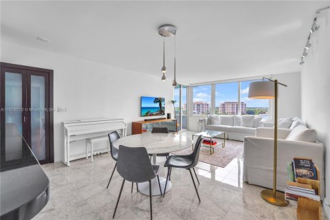 Condo in Miami Beach, Florida, 2 bedrooms  № 1927288 - photo 9