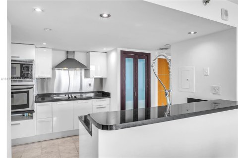 Condo in Miami Beach, Florida, 2 bedrooms  № 1927288 - photo 22