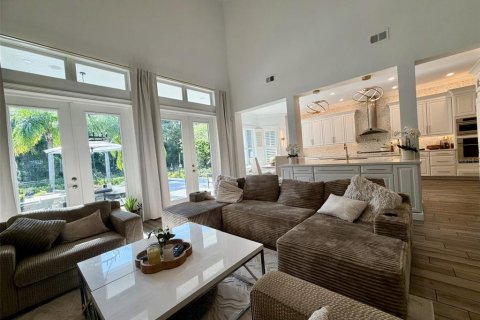 House in Orlando, Florida 6 bedrooms, 435.43 sq.m. № 2391403 - photo 4