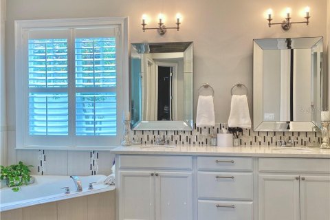 House in Orlando, Florida 6 bedrooms, 435.43 sq.m. № 2391403 - photo 15