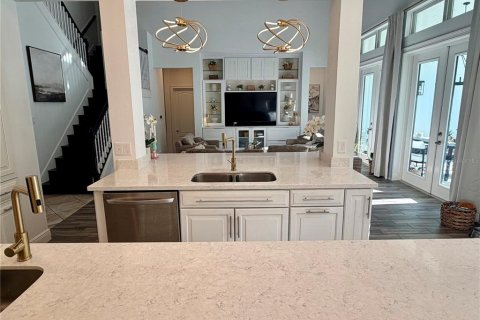 House in Orlando, Florida 6 bedrooms, 435.43 sq.m. № 2391403 - photo 7