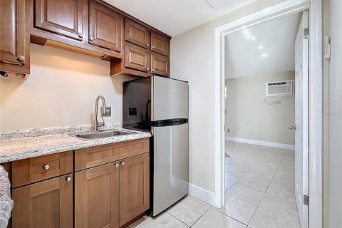 House in Dunedin, Florida 2 bedrooms, 58.81 sq.m. № 1680724 - photo 10