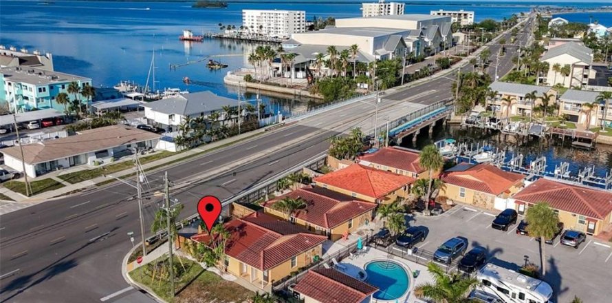 House in Dunedin, Florida 2 bedrooms, 58.81 sq.m. № 1680724