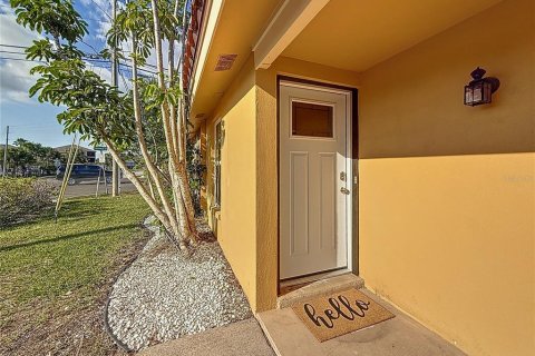 House in Dunedin, Florida 2 bedrooms, 58.81 sq.m. № 1680724 - photo 2