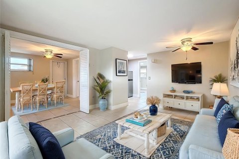 House in Dunedin, Florida 2 bedrooms, 58.81 sq.m. № 1680724 - photo 4