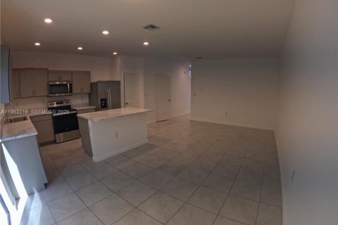 Touwnhouse à louer à Florida City, Floride: 3 chambres, 136.19 m2 № 2024283 - photo 2