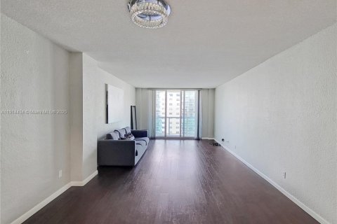 Condominio en Sunny Isles Beach, Florida, 1 dormitorio  № 2015855