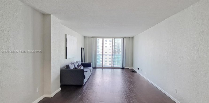 Condominio en Sunny Isles Beach, Florida, 1 dormitorio  № 2015855