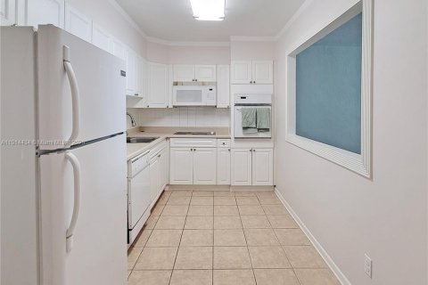 Condominio en alquiler en Sunny Isles Beach, Florida, 1 dormitorio, 93.37 m2 № 2015855 - foto 2