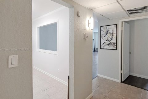 Condominio en alquiler en Sunny Isles Beach, Florida, 1 dormitorio, 93.37 m2 № 2015855 - foto 3