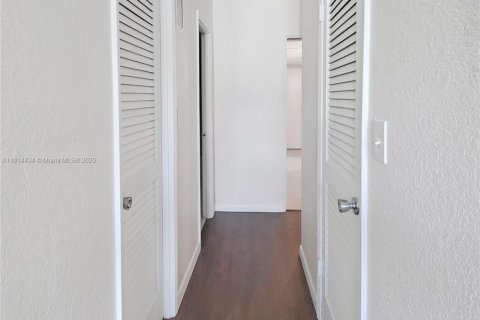 Condominio en alquiler en Sunny Isles Beach, Florida, 1 dormitorio, 93.37 m2 № 2015855 - foto 5