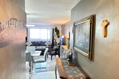 Condo in Hollywood, Florida, 2 bedrooms  № 2182814 - photo 3