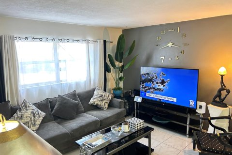 Condo in Hollywood, Florida, 2 bedrooms  № 2182814 - photo 2