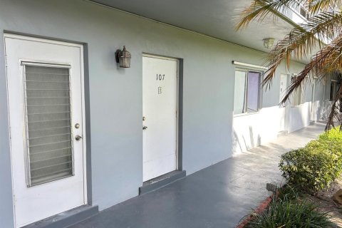 Condo in Hollywood, Florida, 2 bedrooms  № 2182814 - photo 15