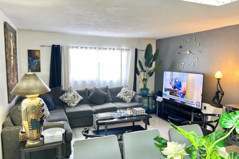 Condo in Hollywood, Florida, 2 bedrooms  № 2182814 - photo 5