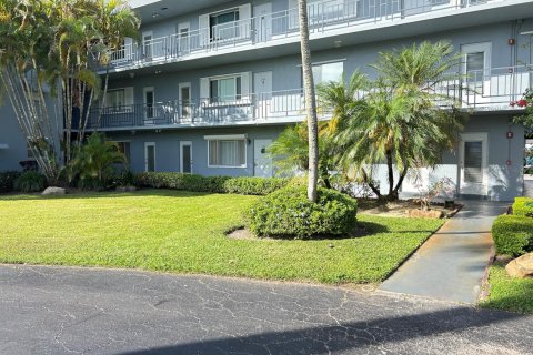Condo in Hollywood, Florida, 2 bedrooms  № 2182814 - photo 18