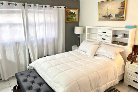 Condo in Hollywood, Florida, 2 bedrooms  № 2182814 - photo 8