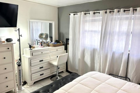 Condo in Hollywood, Florida, 2 bedrooms  № 2182814 - photo 7