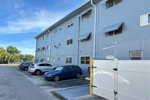 Condo in Hollywood, Florida, 2 bedrooms  № 2182814 - photo 13