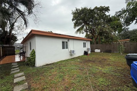 Купить коммерческую недвижимость в Холливуд, Флорида 156.82м2, № 1956451 - фото 2