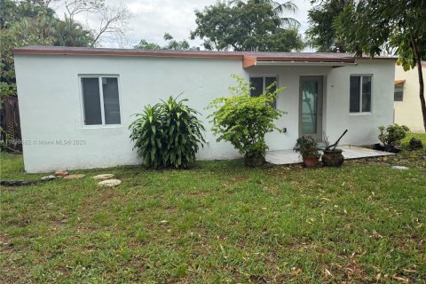 Купить коммерческую недвижимость в Холливуд, Флорида 156.82м2, № 1956451 - фото 1