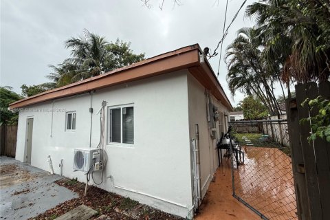 Купить коммерческую недвижимость в Холливуд, Флорида 156.82м2, № 1956451 - фото 4