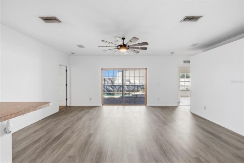 Villa ou maison à vendre à Tarpon Springs, Floride: 4 chambres, 180.32 m2 № 2427580 - photo 11
