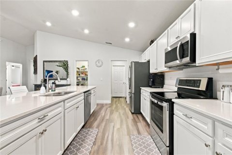 Casa en venta en Zephyrhills, Florida, 3 dormitorios, 186.18 m2 № 2386651 - foto 13