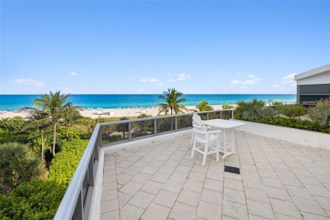 Condo in Miami Beach, Florida, 2 bedrooms  № 1991242 - photo 10