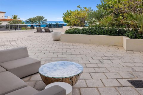 Condo in Miami Beach, Florida, 2 bedrooms  № 1991242 - photo 22