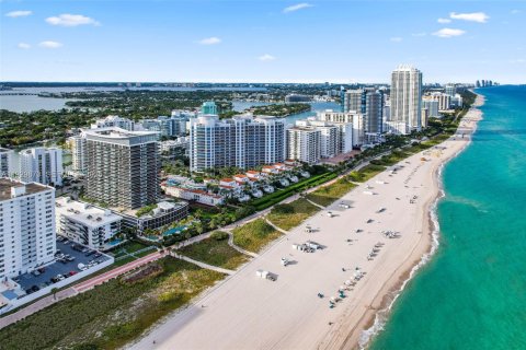 Condo in Miami Beach, Florida, 2 bedrooms  № 1991242 - photo 4