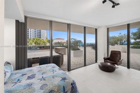 Condo in Miami Beach, Florida, 2 bedrooms  № 1991242 - photo 19