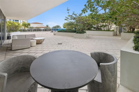 Condo in Miami Beach, Florida, 2 bedrooms  № 1991242 - photo 12