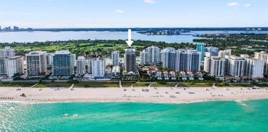 Condo in Miami Beach, Florida, 2 bedrooms  № 1991242