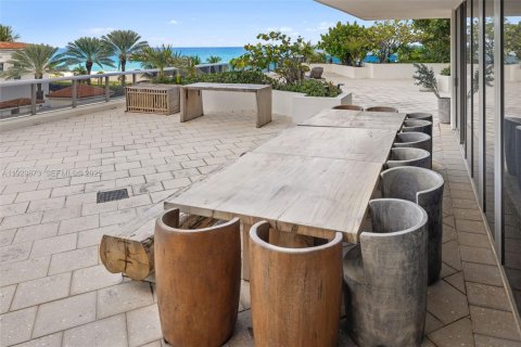 Condo in Miami Beach, Florida, 2 bedrooms  № 1991242 - photo 11