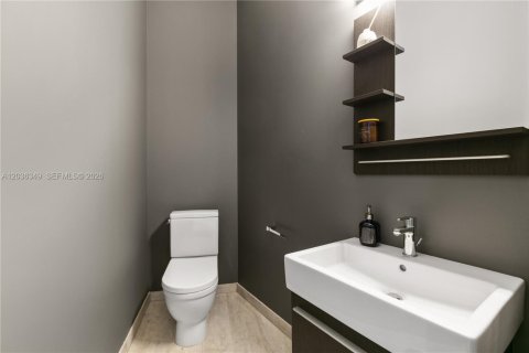 Снять в аренду кондоминиум в Майами, Флорида 2 спальни, 101.45м2, № 2145840 - фото 25