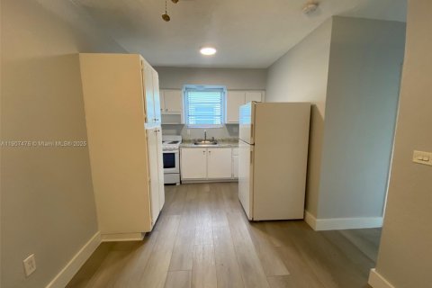 Appartement à louer à Miami Beach, Floride: 39.02 m2 № 1963901 - photo 8