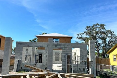 House in Saint Petersburg, Florida 4 bedrooms, 206.24 sq.m. № 1771697 - photo 8