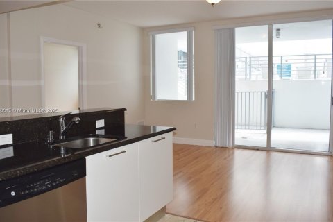 Condo in Miami, Florida, 1 bedroom  № 1971972 - photo 14