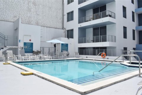 Condo in Miami, Florida, 1 bedroom  № 1971972 - photo 30