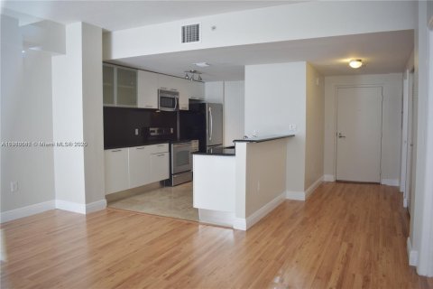 Condo in Miami, Florida, 1 bedroom  № 1971972 - photo 25